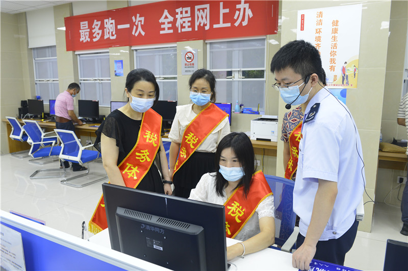 黃陂稅務(wù)局增值稅留抵退稅、出口退稅“走流程、聽建議”活動現(xiàn)場。趙文真攝