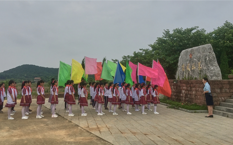 組織中小學(xué)生開(kāi)展清廉文化教育活動(dòng)