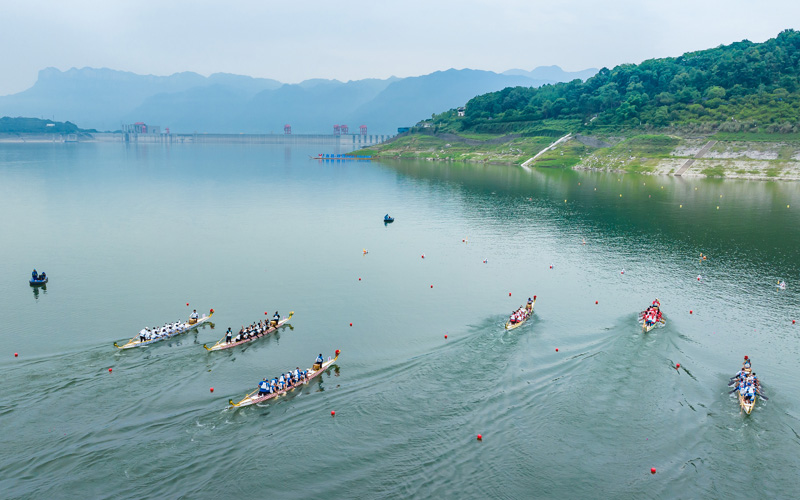 湖北秭歸國際龍舟比賽現(xiàn)場。鄭家裕攝