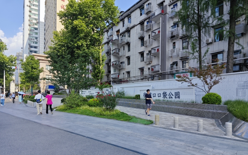 武漢市洪山區(qū)街頭口袋公園。武漢市房管局供圖