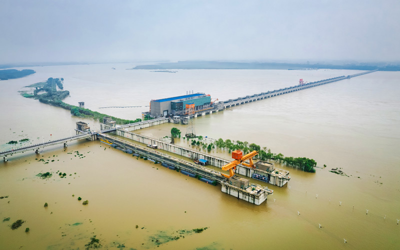 10月5日，漢江本輪洪峰通過興隆水利樞紐，水位達建壩以來最高值。饒茜攝