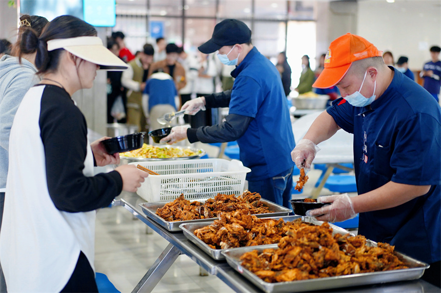 武漢晴川學(xué)院校園美食文化節(jié)：品魚香 享和美