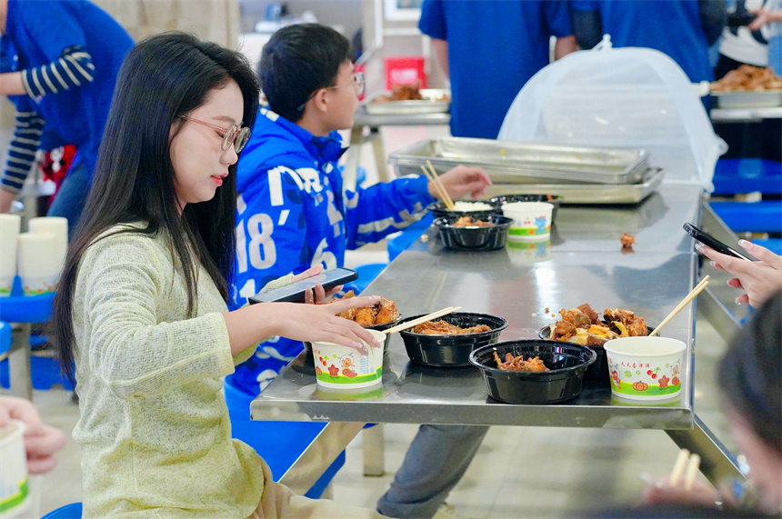 武漢晴川學(xué)院校園美食文化節(jié)：品魚香 享和美