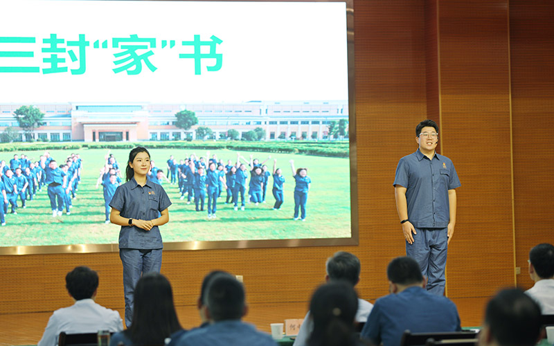 廉潔文化宣講《三封“家”書(shū)》。嚴(yán)耀威攝