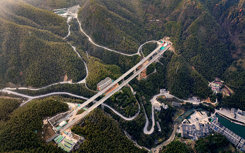 航拍通山至武寧高速公路湖北段。吳迪攝